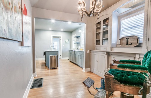 Central Oklahoma City Maison | Close to Fairgrnds | In-Law Suite | Double Dens
