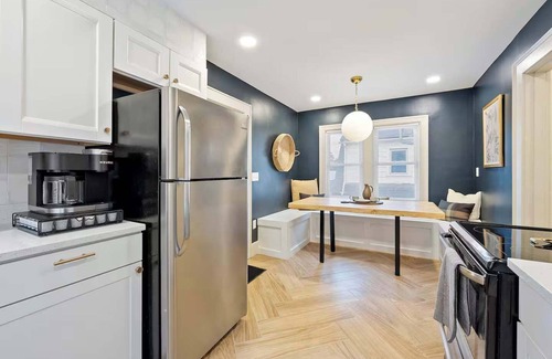 Clintonville Appartement | Close to OSU Rooftop Patio Grill & Outdoor TV