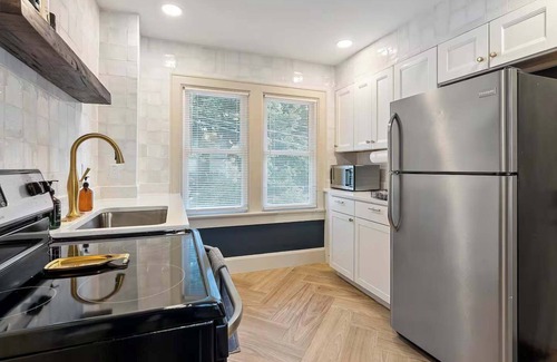 Clintonville Appartement | Close to OSU Rooftop Patio Grill & Outdoor TV