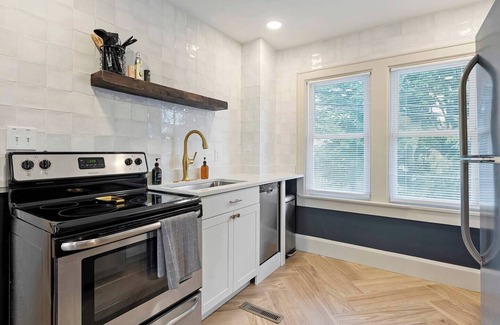 Clintonville Appartement | Close to OSU Rooftop Patio Grill & Outdoor TV