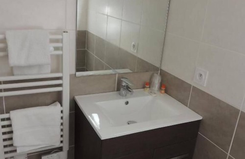 Eguilles Hôtel | Close to Parc du Jas de Bouffan! Pets Allowed, Parking & Pool!