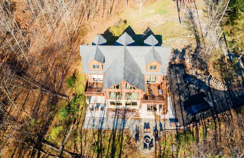 Ellicottville Maison | Across from Holimont Ski Resort & 1.5 miles from downtown shopping district.