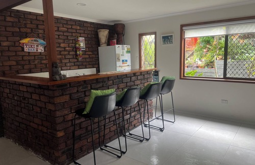 Belmont Maison | Close to the City and Bay, Gateway Motorway to Gold Coast and Sunshine Coast.