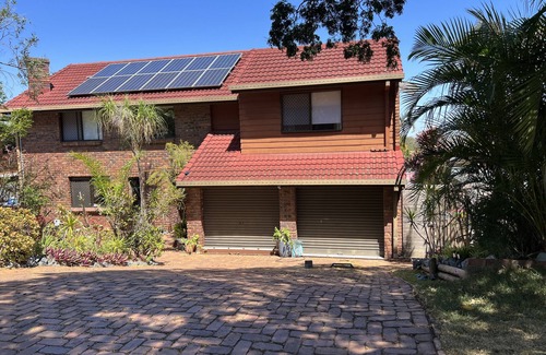 Belmont Maison | Close to the City and Bay, Gateway Motorway to Gold Coast and Sunshine Coast.
