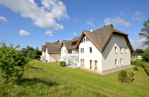 Lobbe Appartement | Close to the beach with terrace, use of swimming pool and sauna - Strandhaus Mönchgut FeWo09