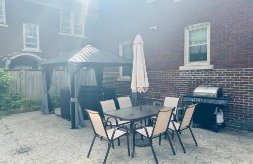 Niagara Falls Maison | Close to the Falls Hot Tub Easy Checkout Parking
