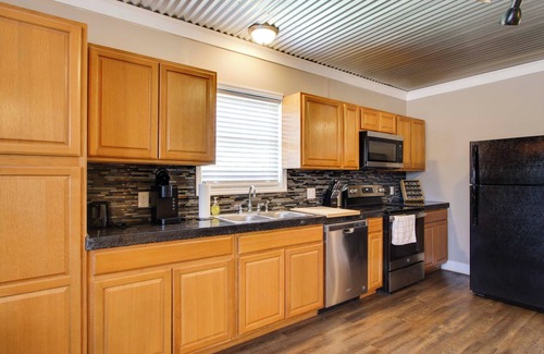 Greenwood Appartement | Close to Uptown & Hospital: Greenwood Studio