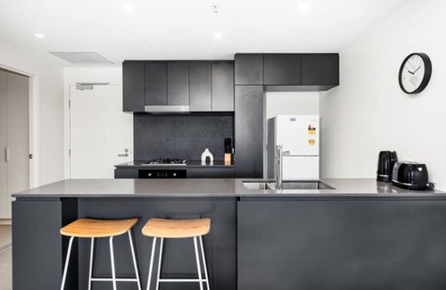 Toowong Appartement | Close to UQ + Carpark, Modern 1BR Apt w/Views