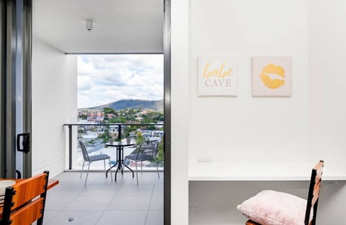 Toowong Appartement | Close to UQ + Carpark, Modern 1BR Apt w/Views