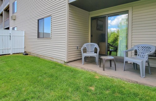 Weirs Beach Copropriété | Close to Weirs Beach, Restaurants, and Adventure- 2BR Condo