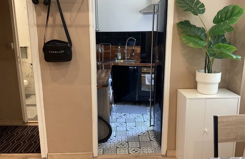 Saint-Charles Appartement | Closer than that, It's in the station