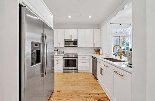 Beach District Copropriété | Closest Condo to the Watercolor Beach Club and the Beach Access