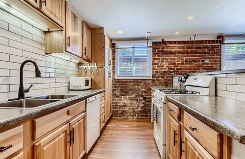 Congress Park Appartement | Cloud by Modern Midstay | 1Block to City Park #C14