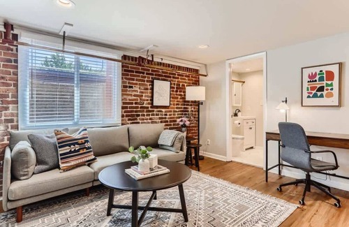 Congress Park Appartement | Cloud by Modern Midstay | 1Block to City Park #C14