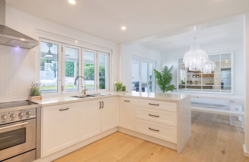 Corlette Maison | Cloud Nine, 18 Wynne Cres - heated pool, waterviews, beach