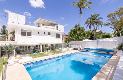 Corlette Maison | Cloud Nine, 18 Wynne Cres - heated pool, waterviews, beach