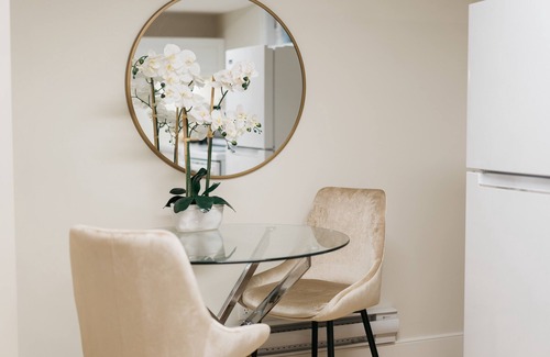 Red Deer Appartement | Cloud Nine Studio; Your Heavenly Retreat