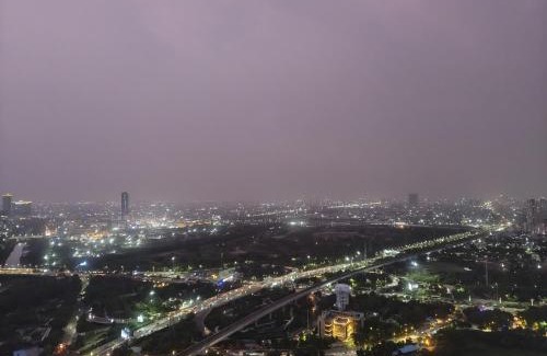 Sector 62 Appartement | Cloud stays 36th floor