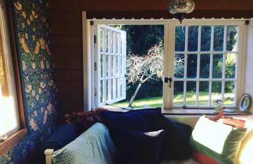 Ravensbourne Autre | Cloudlake Mountain Retreat
