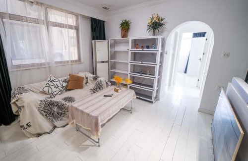 Xujiahui Appartement | Cloudlike Serenity-Family Apartment in Central Shanghai