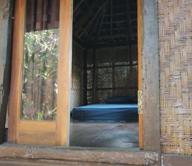 Sukasada Maison | CLOVE GARDEN