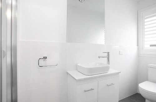 St. Georges Basin Maison | Clovelly - Book 3 nights, pay for 2!