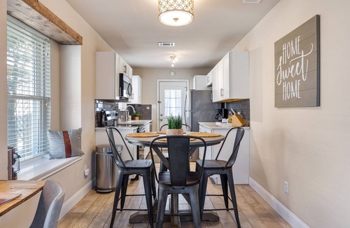 Euless Maison | Clover Cottage- Charming Mediterranean Cottage in the heart of DFW