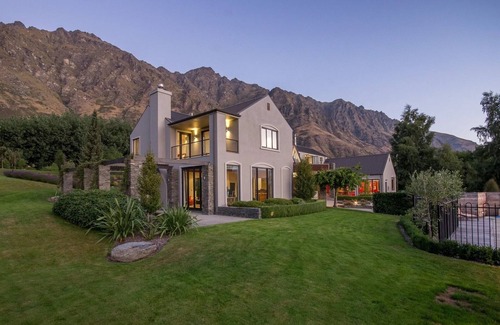 Kawarau Falls Maison | Club Moana at Oraka (pool, tennis court)