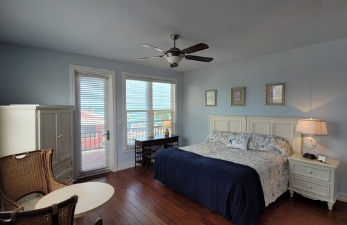 Salt Pond Cabine | Club Room 3 - Sunset Views Long Island Harbour Club