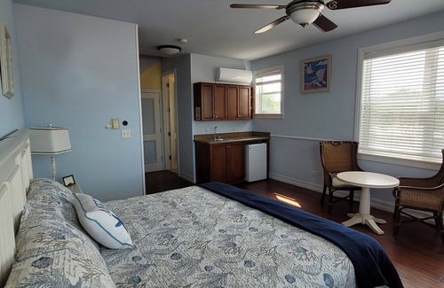 Salt Pond Cabine | Club Room 3 - Sunset Views Long Island Harbour Club