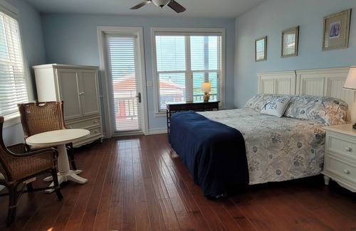 Salt Pond Cabine | Club Room 3 - Sunset Views Long Island Harbour Club