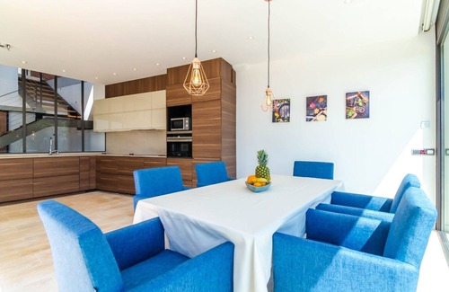 Tossa de Mar Villa | Club Villamar - Rosalicia est une luxueuse villa avec piscine privée, située dans une rue calme à...
