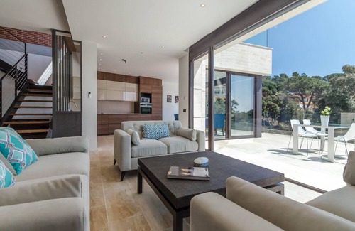 Tossa de Mar Villa | Club Villamar - Rosalicia est une luxueuse villa avec piscine privée, située dans une rue calme à...