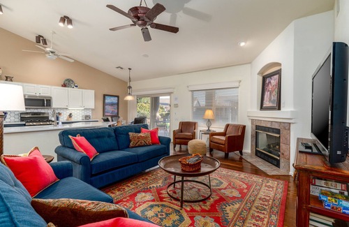 The Bluffs Maison | Détendez-vous et Profitez de Tucson dans le style. Piscine, bain à remous, une cuisine extérieure, vue