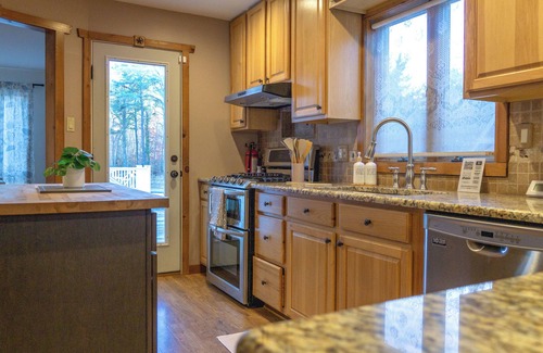 Milmay Autre | ClubDivot - A Modern Farm Style Home with Pool and Backyard Bar
