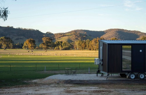 Warrenmang Maison | Clyde at Sheltered Paddock by Tiny Away