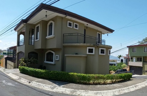 San Pablo de Heredia Maison | CntralVally Voir TwnHouse 3bd / 2. 5bth, Cntral A / C & Hot Water-Wlk à UNA Univrsity