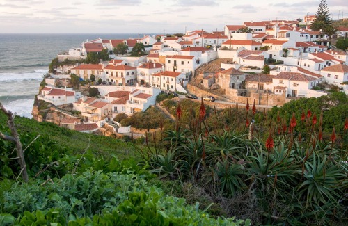 Santa Maria e Sao Miguel Appartement | Comfortable, bright holiday home in historical villa, near market