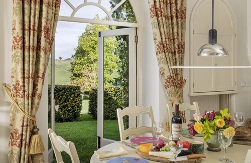 Hawling Maison | Coach House Hawling