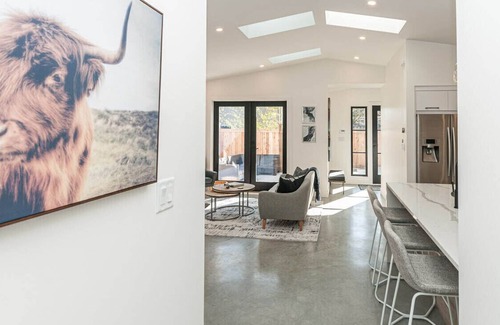 Canyon Heights Cottage | COACH HOUSE-Self Contained Oasis Just For You
