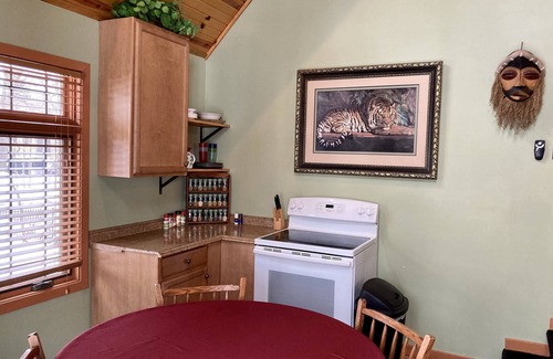Solon Mills Maison | Coach House Wonder Lake! Ideal for Families and Remote Workers!!
