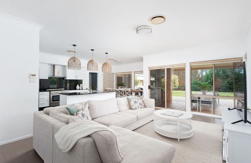 One Mile Maison | Coast and Country Estate - 15m Heated Pool and Minutes to Beach