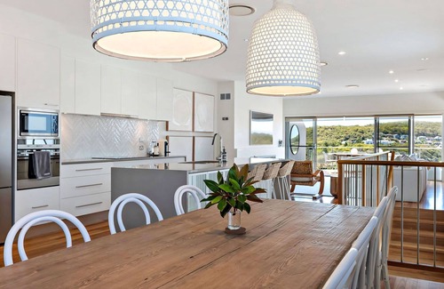 Fingal Bay Maison | Coast Fingal Bay - 16 Pacific Drive Fingal Bay - Beach views, Air Con, Wi-Fi, Hot Tub