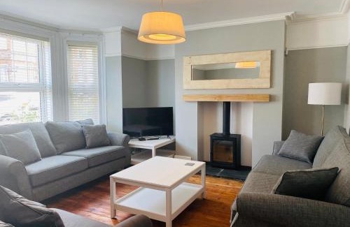 Cromer Maison | Coast House Cromer - Sleeps 15, hot tub, sea views