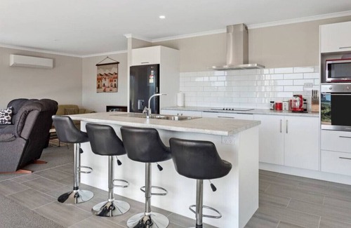 Tirohanga Maison | Coast View Farm Stay