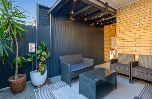 Mermaid Beach Appartement | Coastal 2-Bed Apartment with Courtyard