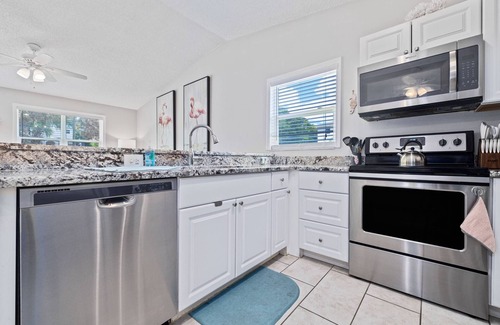 Ozona Copropriété | Coastal 2BR Retreat Near Golf, Breweries & Beaches – Walk to Dining & Enjoy Local Adventures!