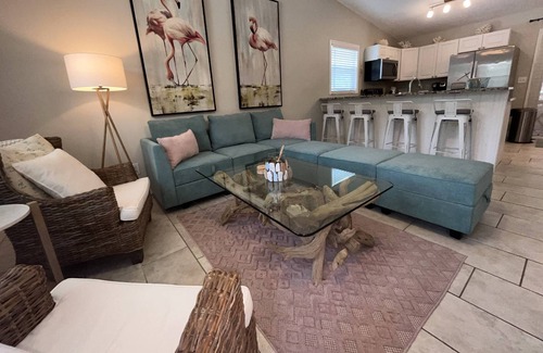 Ozona Copropriété | Coastal 2BR Retreat Near Golf, Breweries & Beaches – Walk to Dining & Enjoy Local Adventures!