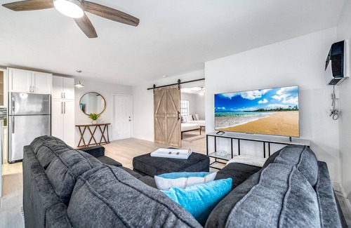 Coral Ridge Appartement | Coastal Beach Unit! Walk To Beach & Shops!