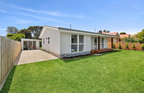 Point Lonsdale Maison | Coastal Bliss Awaits – Beachside Holiday Escape in Old Point Lonsdale